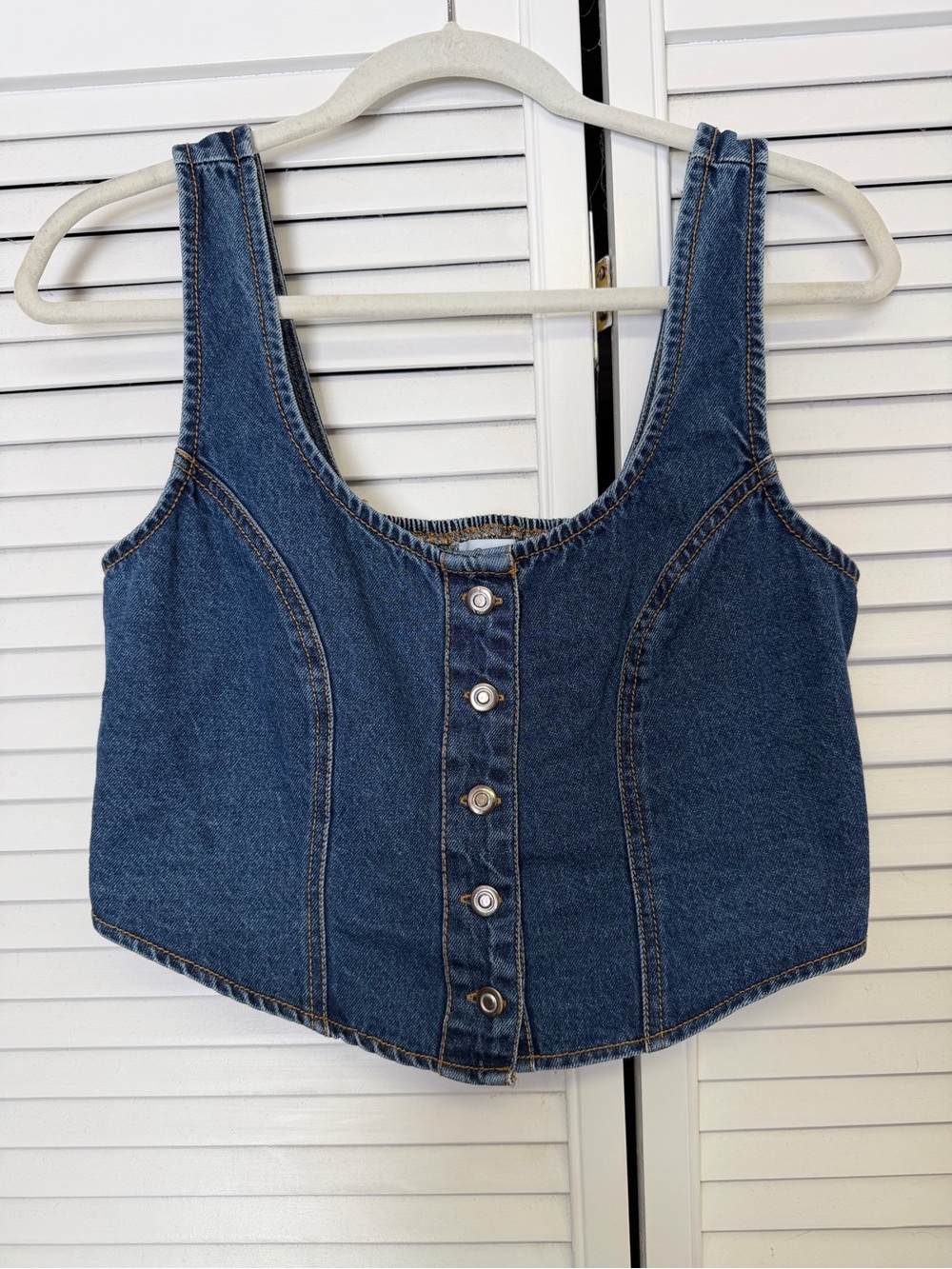 Denim Button-Front Crop Tank Top - Blue